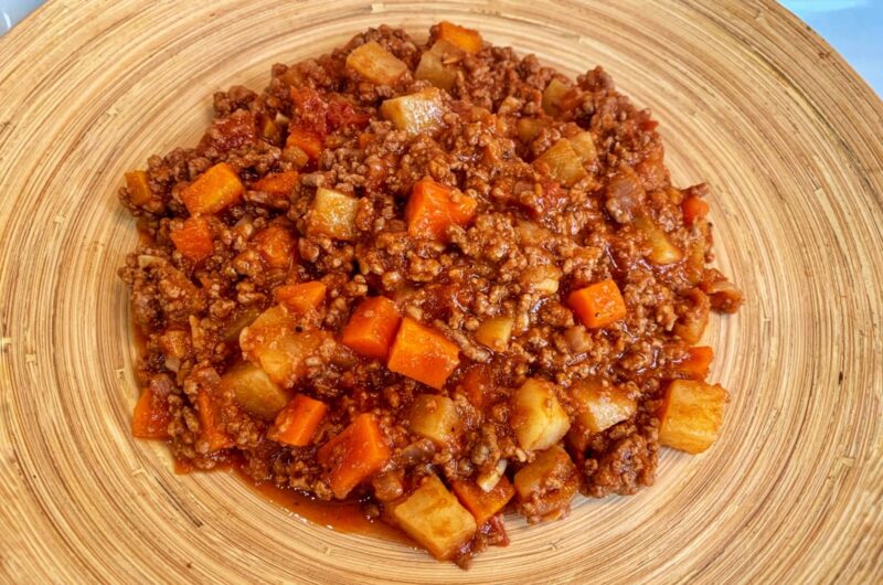 Ginisang Beef Giniling with Tomato Sauce/ Ground Beef and Vegetable Stew